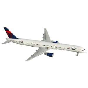  Gemini Jets Delta (New Livery) B757 300 1:400 Scale: Toys 