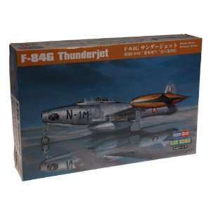  1/32 F 84G Thunderjet Fighter Bomber: Toys & Games