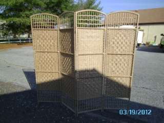BAMBOO WOVEN SCREEN AND ROOM DIVIDER IN A NATURAL COLOR  