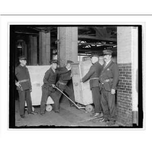 Historic Print (L) Transporting money from Bureau of Treasury, 6/26 