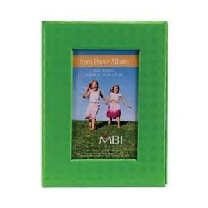  Embossed Paper Brag Book With Frame 4X6 Green; 4 Items/Order: Arts 