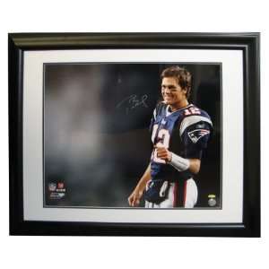  Signed Tom Brady Picture   with Helmet Off Inscription 