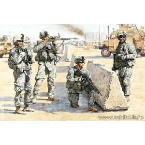 Check Point in Iraq   4 Figures Set Model Kit American soldiers 