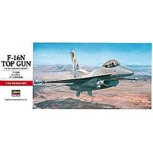   HASEGAWA   1/72 F16N Top Gun Aircraft (Plastic Models): Toys & Games
