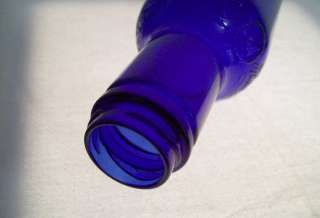 Beautiful royal blue color with cursive writing on the bottle