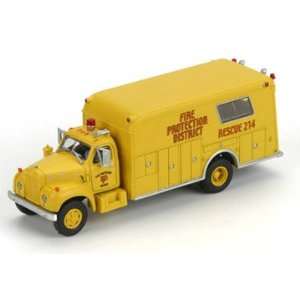  HO RTR Mack B Fire Rescue, FPD #214 Toys & Games