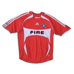 Chicago Fire 06/07 YOUTH Home Soccer Jersey:  Sports 