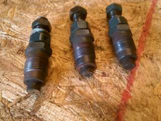 These are fuel injectors for a Kubota D640 B. They are in used, but 