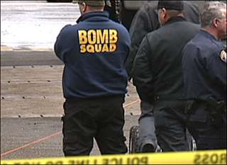 OBSOLETE DETROIT MICHIGAN POLICE BOMB SQUAD US POLICE BADGE   STORE 
