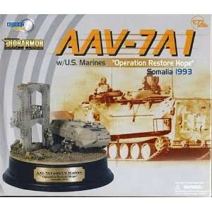  Dragon Armor AAV 7A1 w/U.S. Marines Diorama: Toys & Games