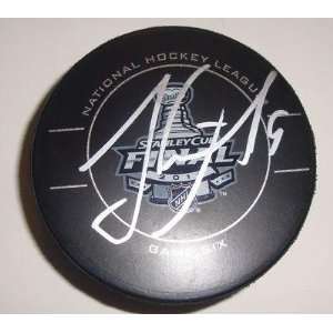 Jonathan Toews Signed Puck w/COA Chicago Blackhawks Game 6 Stanley Cup 
